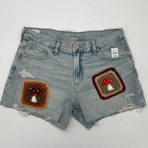 GAP shorts with mushrooms